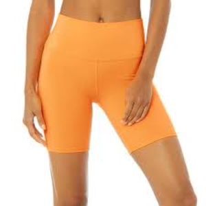 Alo Yoga High-Waist Biker Short - NEON APRICOT - M